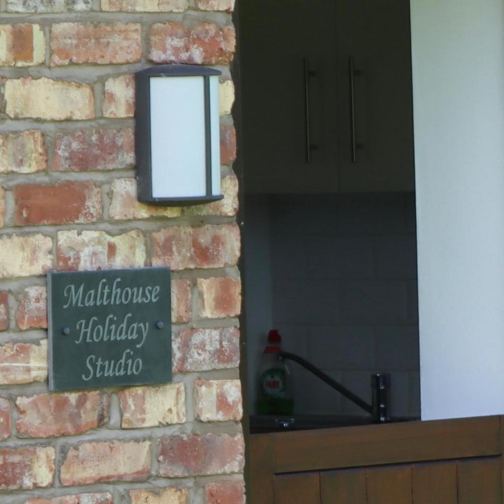 Malthouse Farm Cottage Studio Dilhorne Bagian luar foto