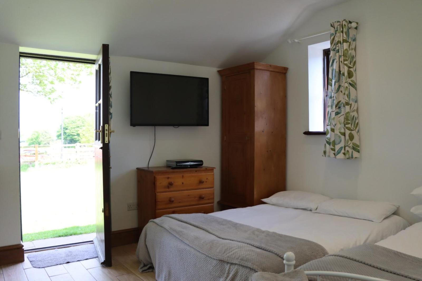 Malthouse Farm Cottage Studio Dilhorne Bagian luar foto