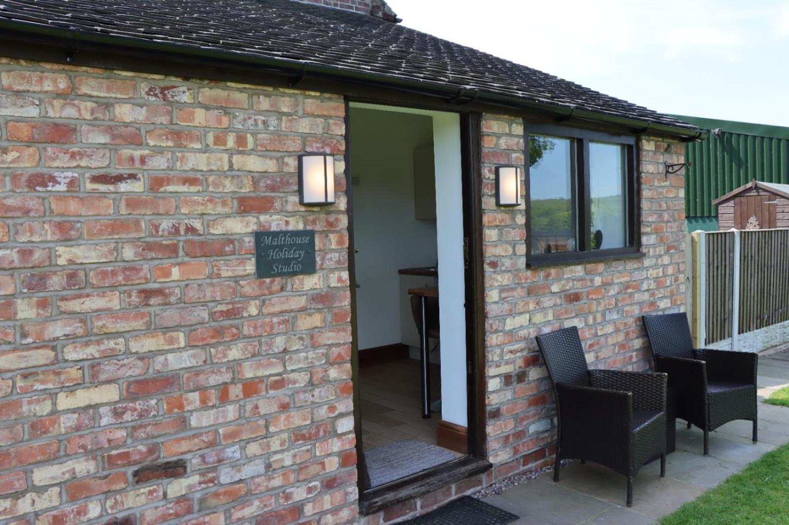 Malthouse Farm Cottage Studio Dilhorne Bagian luar foto